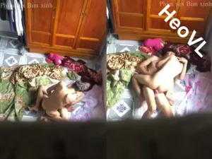 Cực phẩm… Quay lén thằng phòng bên đang địt người yêu